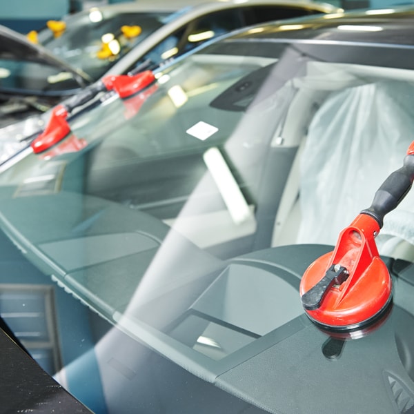 Which auto glass company to contact when windshield is damaged  in South Carolina